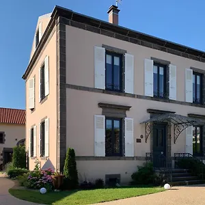 lenclos-de-ribains.hotels-rhonealpes.com/