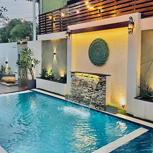 8-plus-motels.negombohotels.net/